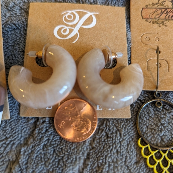 9 pairs of new Plunder earrings. Pink, orange, gold yellow cow print - Picture 8 of 9